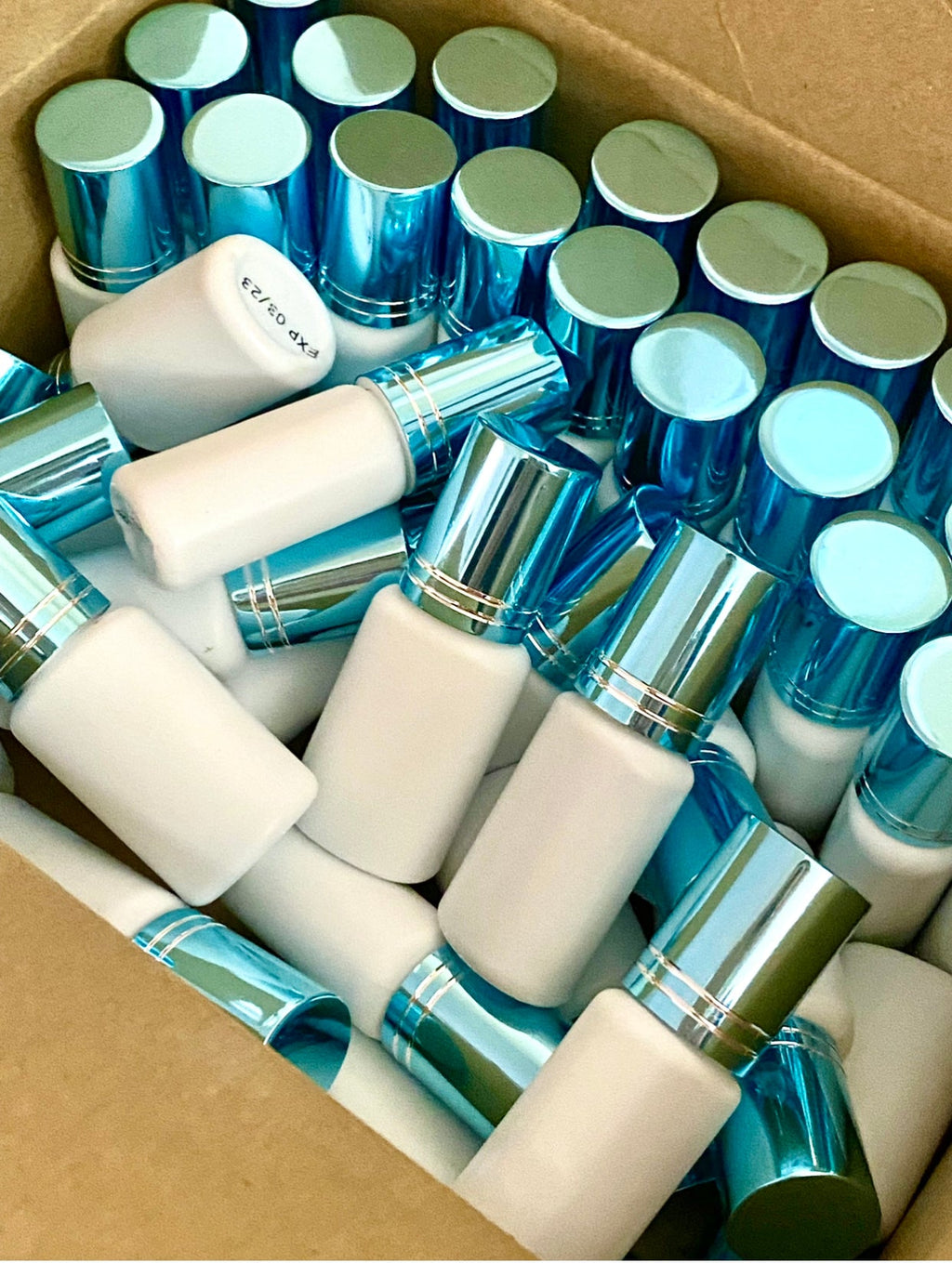 SUPERHERO Lash Glue 0.5-1 Second Fast Dry | EXTRA STRONG- LONG RETENTION 8 weeks【For low to medium humidity】 by YL Lash-Wholesalla
