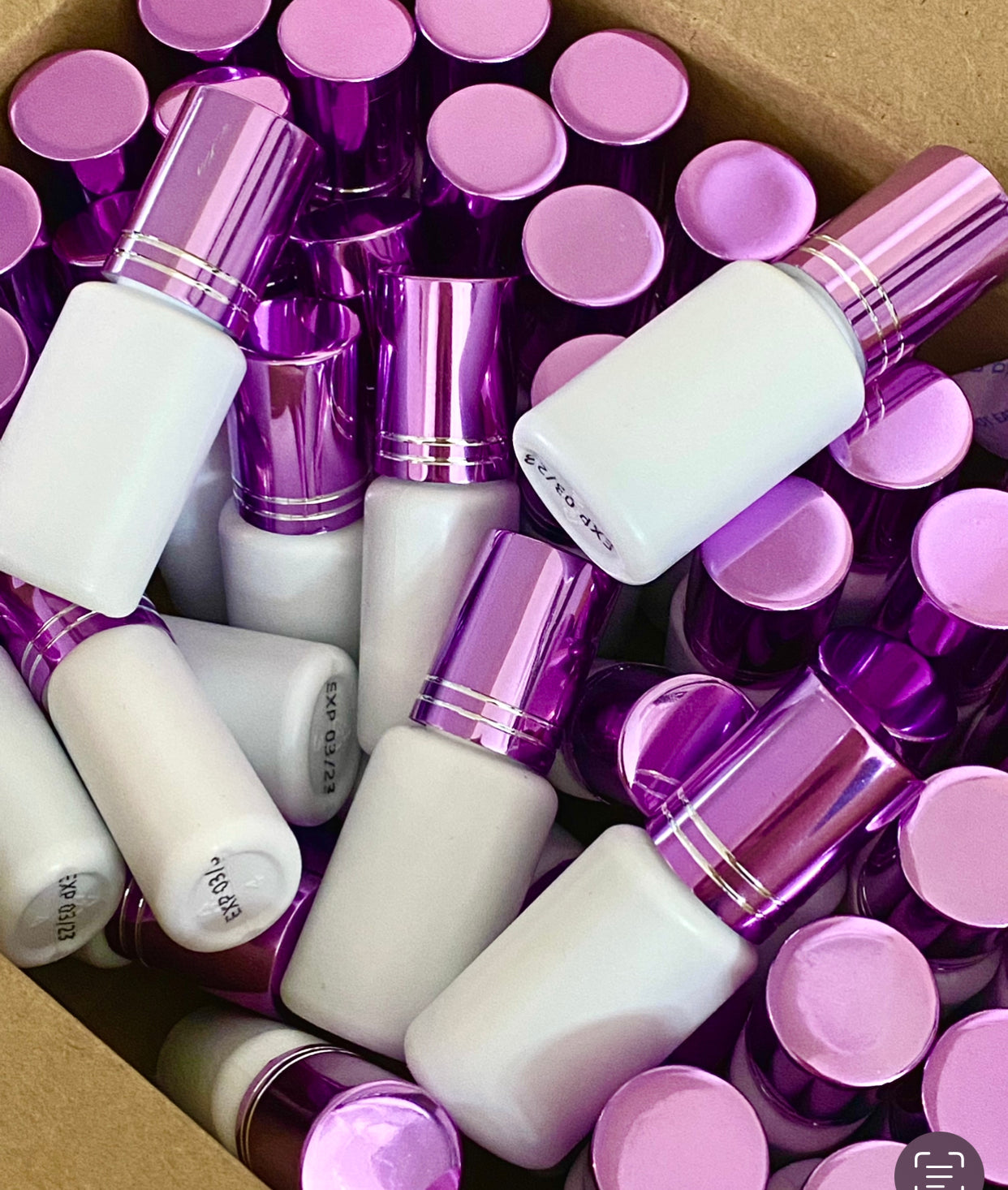 SUPERHERO Lash Glue 0.5-1 Second Fast Dry | EXTRA STRONG- LONG RETENTION 8 weeks【For low to medium humidity】 by YL Lash-Wholesalla